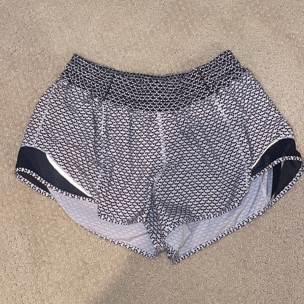 Lululemon Hotty Hot Low Rise Short 2.5”